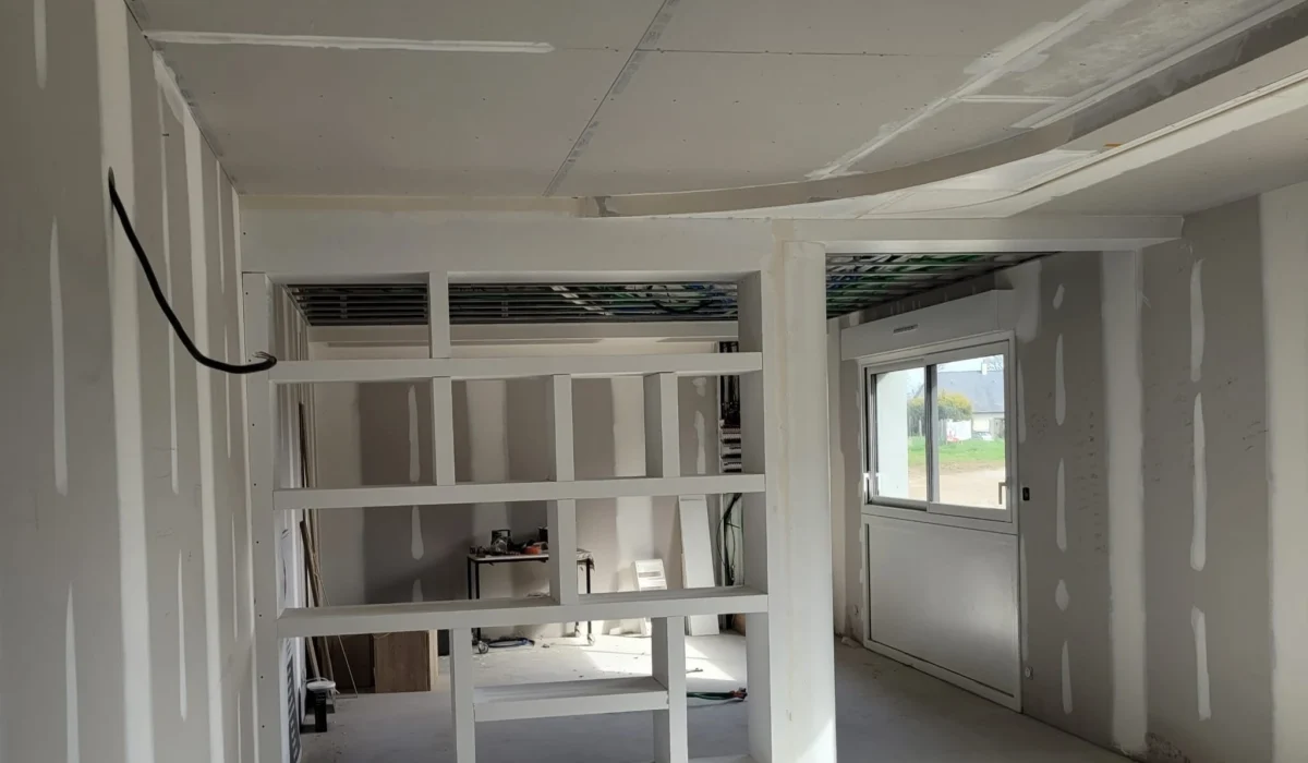 Travaux de plâtrerie dans les nouveaux locaux de l'entreprise jeudy