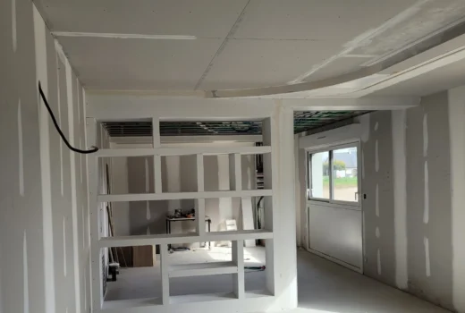 Travaux de plâtrerie dans les nouveaux locaux de l'entreprise jeudy