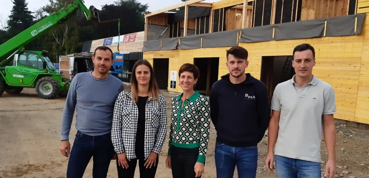 Des membres des entreprises du parc d’activités de la Jaunaie à Craon : Olivier Jeudy, plaquiste, avec son entreprise d’isolation et plâtrerie sèche, qui emploie neuf salariés. Lilian Cottier, maçon, avec six salariés. Quentin Beucher, menuisier, et son équipe. Julien Paillard, peintre, avec ses deux salariés.